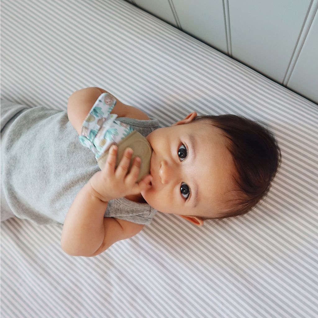 Itzy Ritzy Mitts Silicone Teething Mitt 咬咬手套 (Sloth)